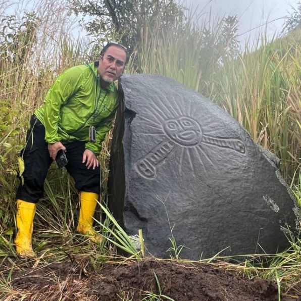 Diego Castro Ochoa www.arqueologia.tv